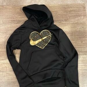 Little girls Nike size 5 sweatshirt. NWOT